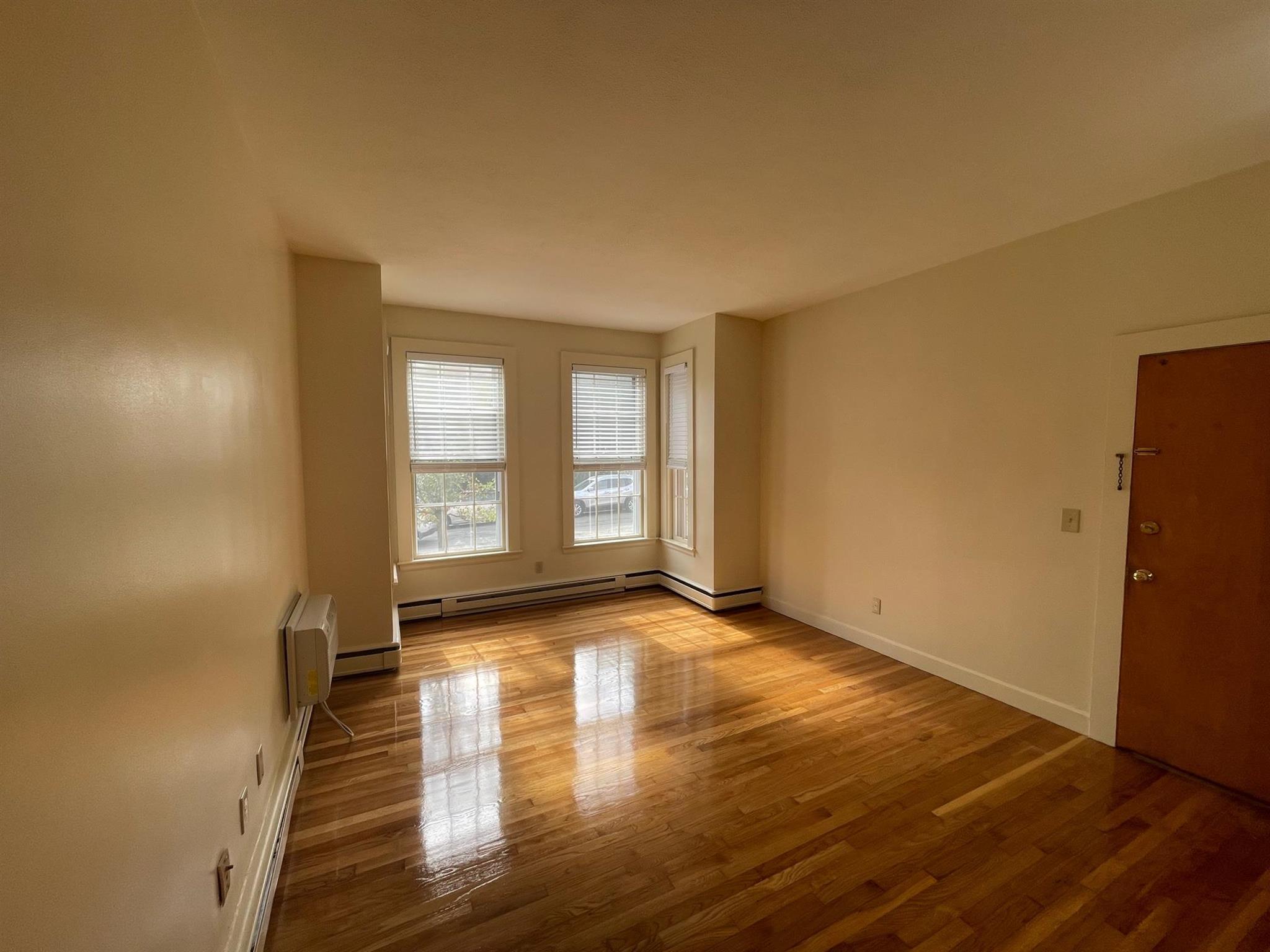 13 Highland Ave, Prospect Hill