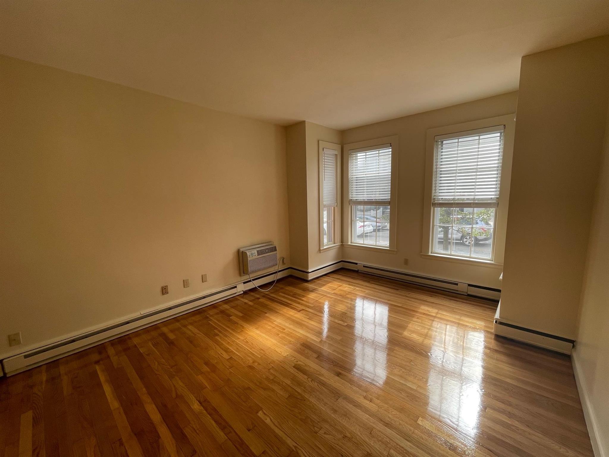 13 Highland Ave, Prospect Hill