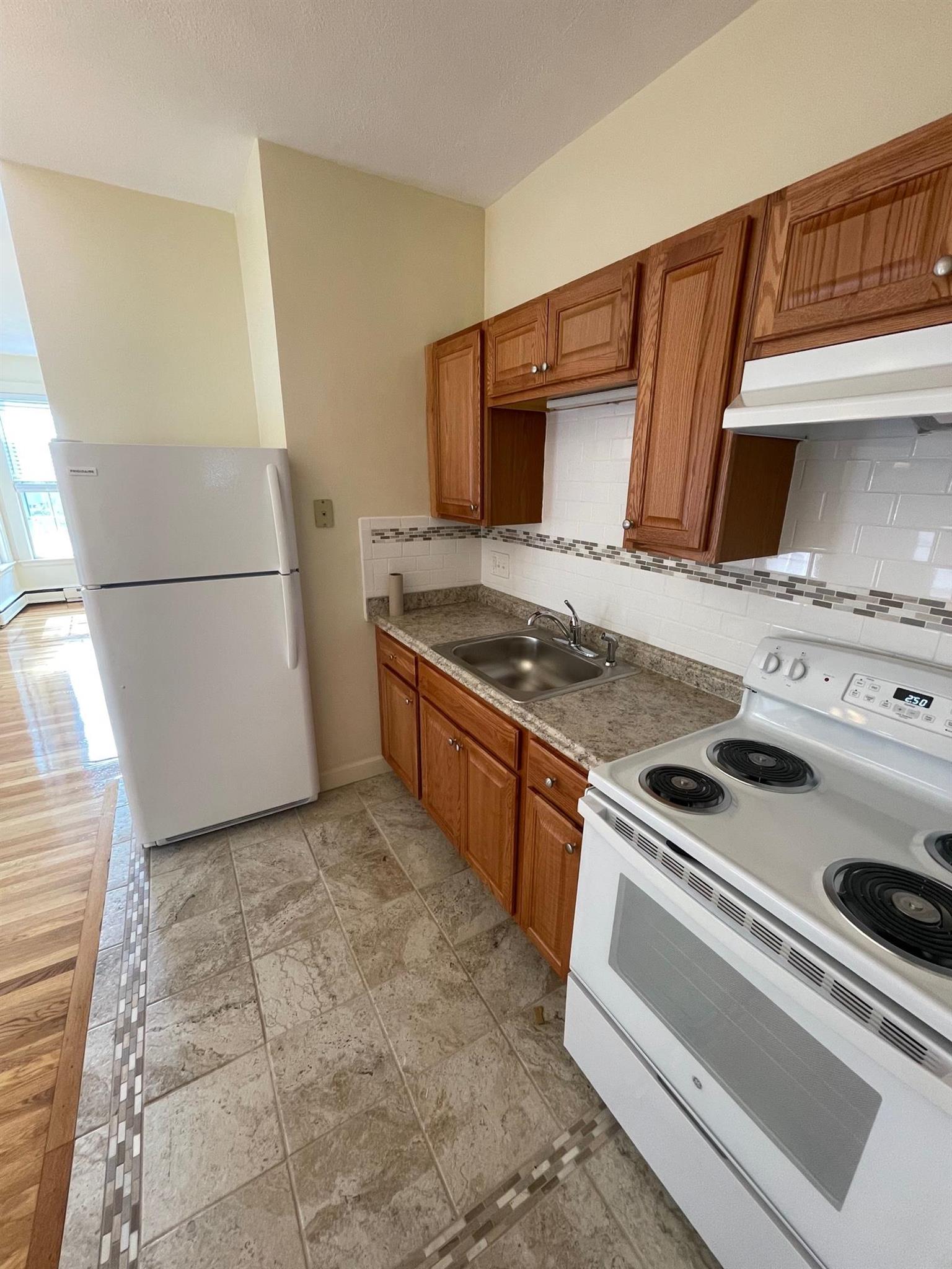 13 Highland Ave, Prospect Hill