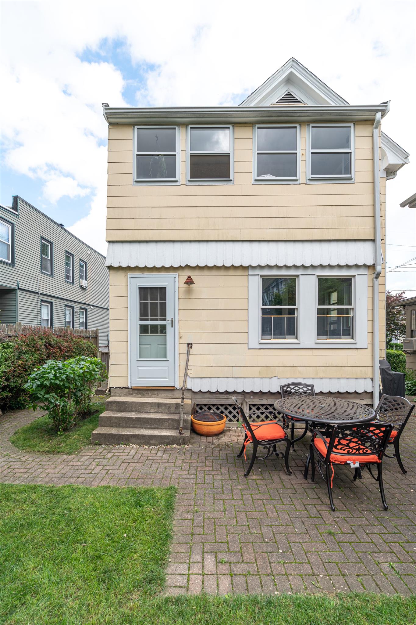 11 Hinckley St, Magoun Square