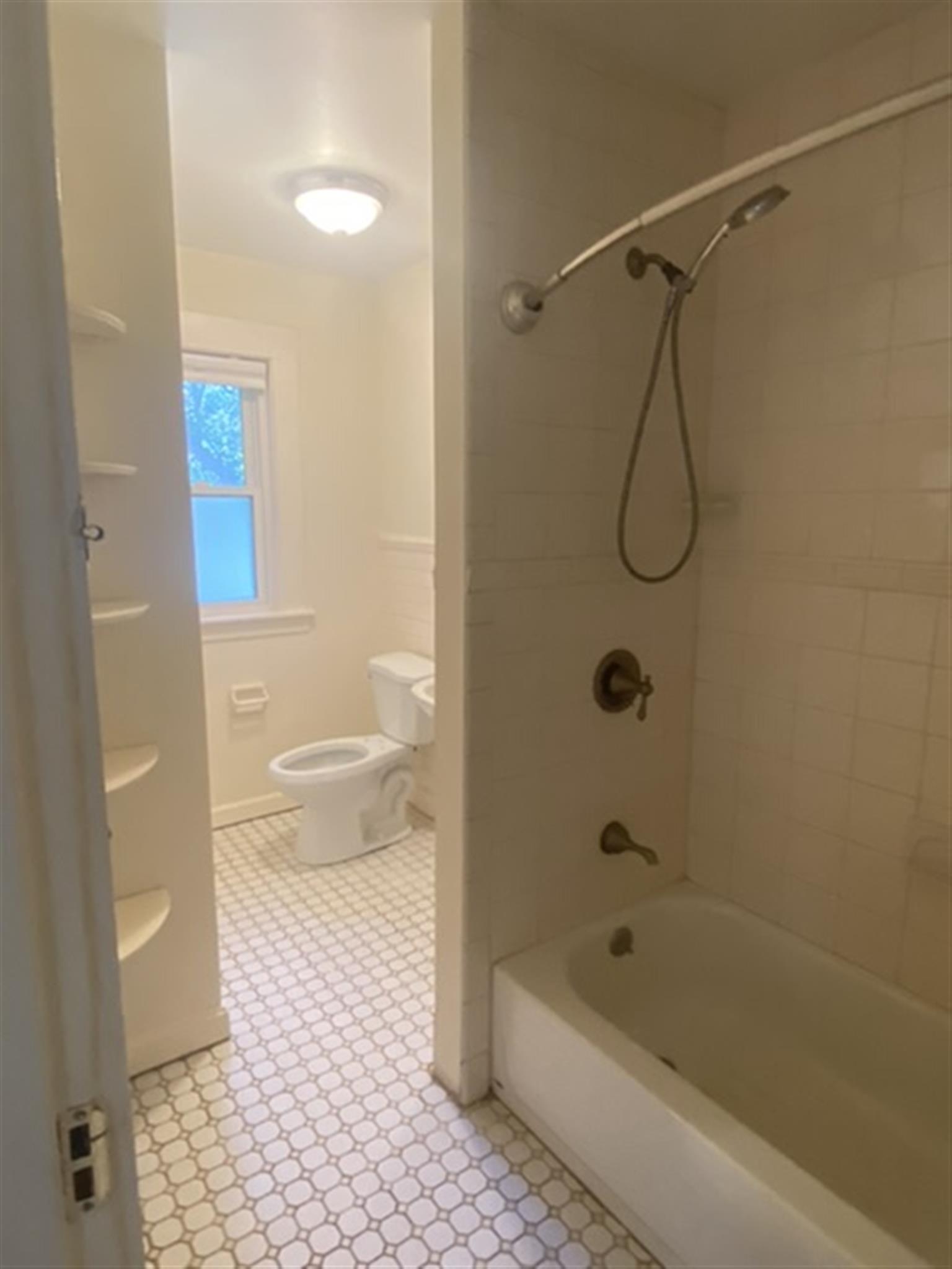 3 Lakeview St, Arlington