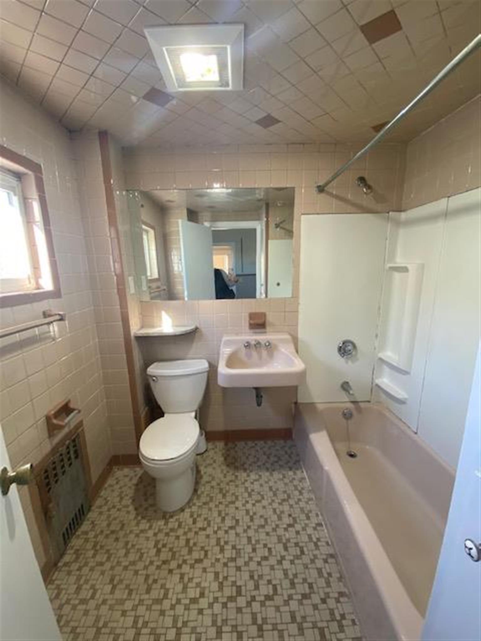 11 Clarendon Ave, Teele Square