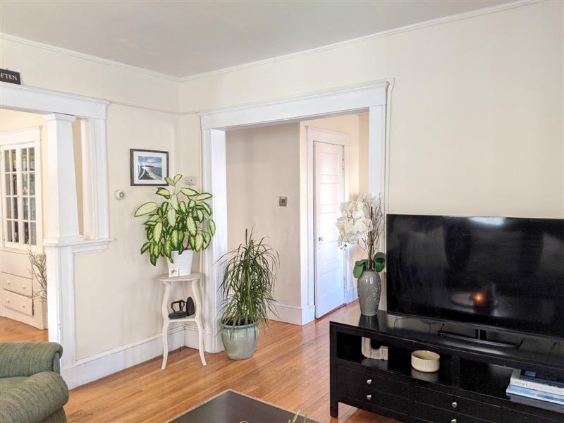 998 Broadway, Davis Square