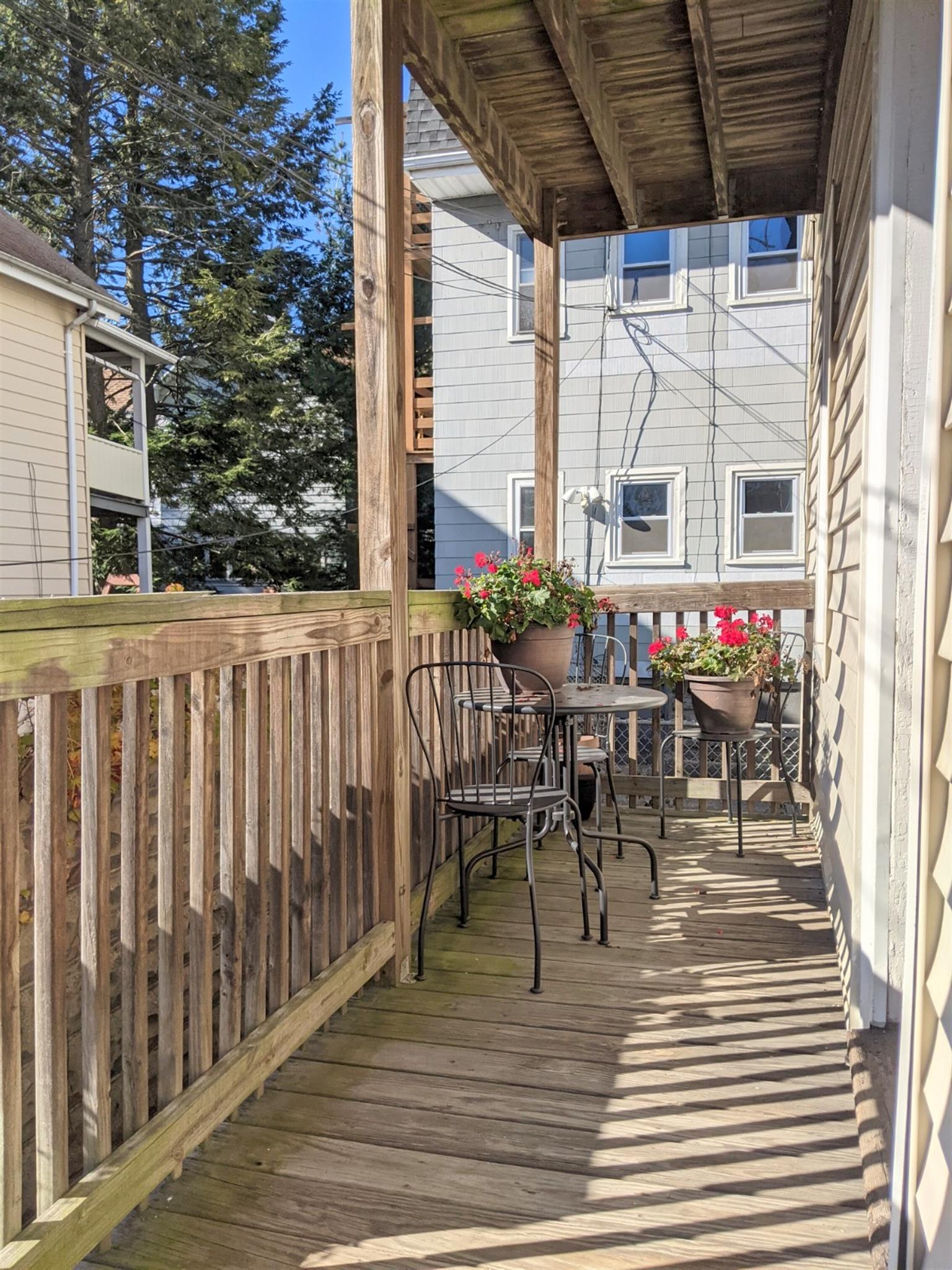 998 Broadqay, Davis Square