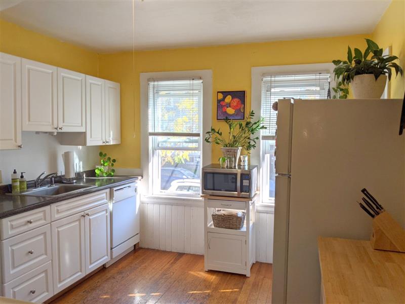 998 Broadway, Davis Square