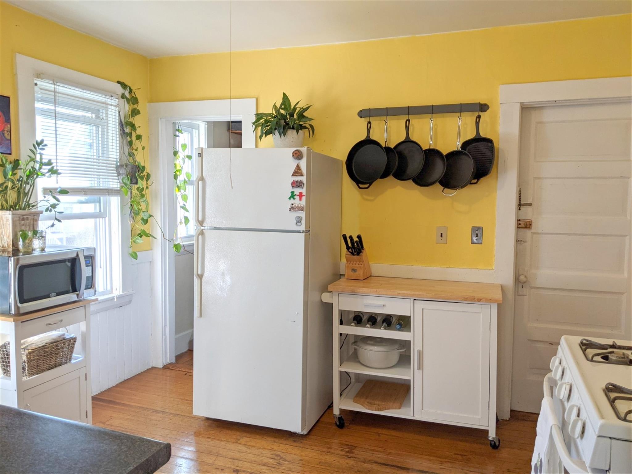 988 Broadway, Ball Square