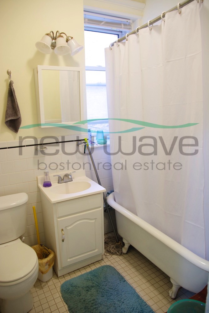 100 Queensberry St, Fenway