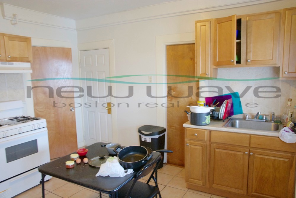 203 Hillside St, Mission Hill