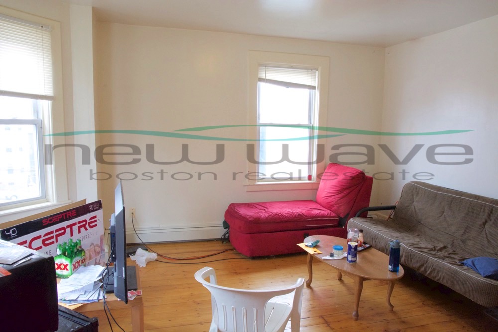 203 Hillside St, Mission Hill