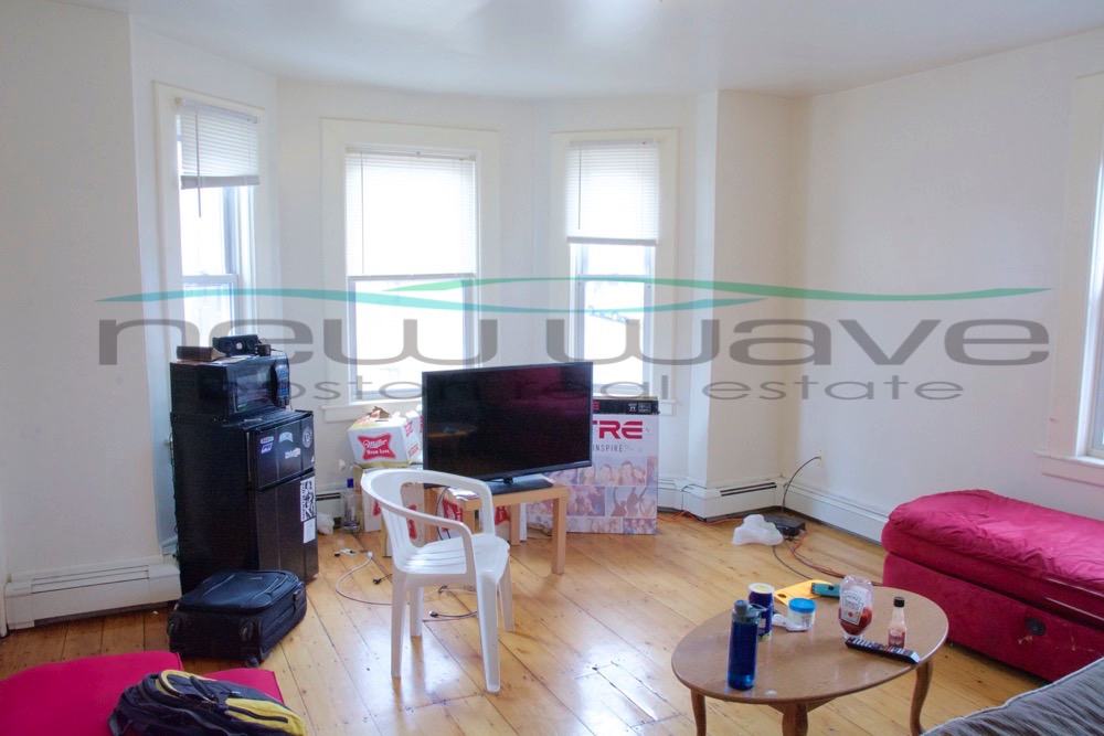 203 Hillside St, Mission Hill