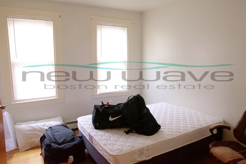 203 Hillside St, Mission Hill