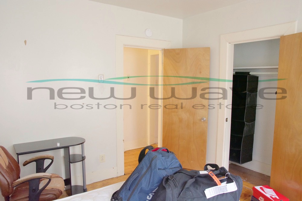 203 Hillside St, Mission Hill