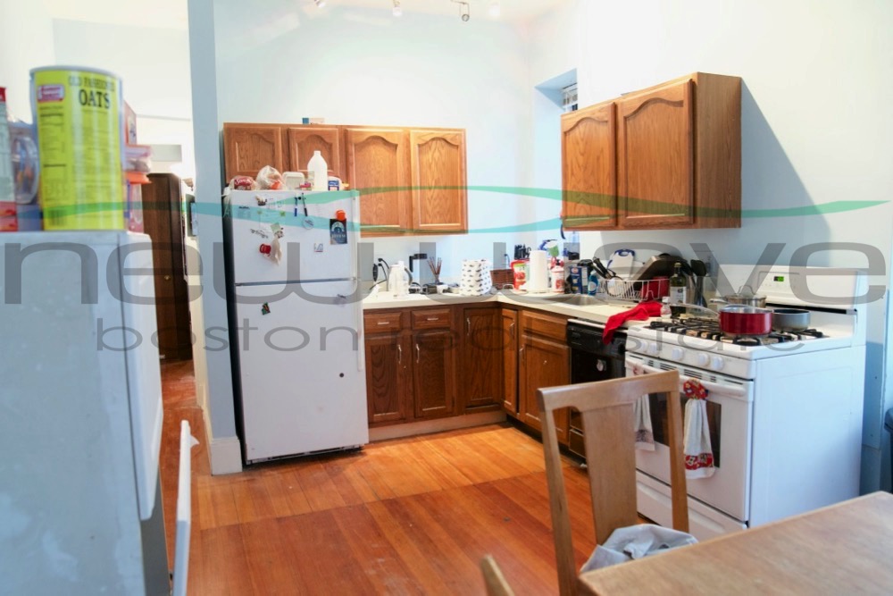 82 Saint Stephens St, Fenway