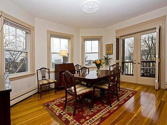 18 Sunset St, Mission Hill