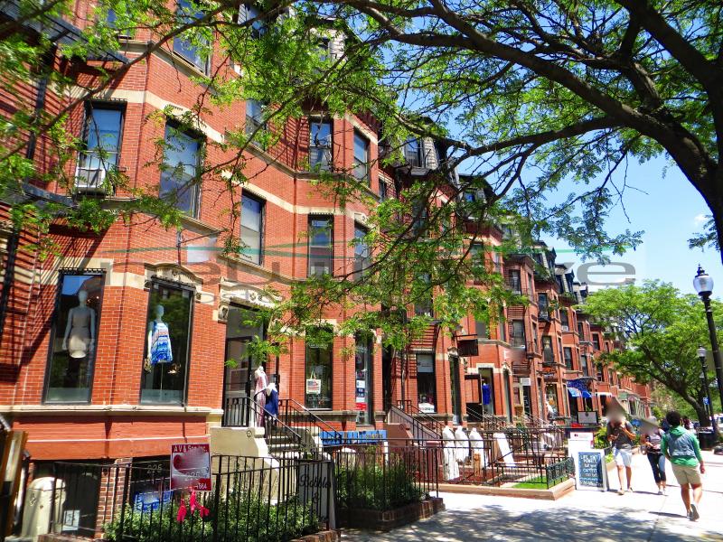 225 Newbury St, Back Bay