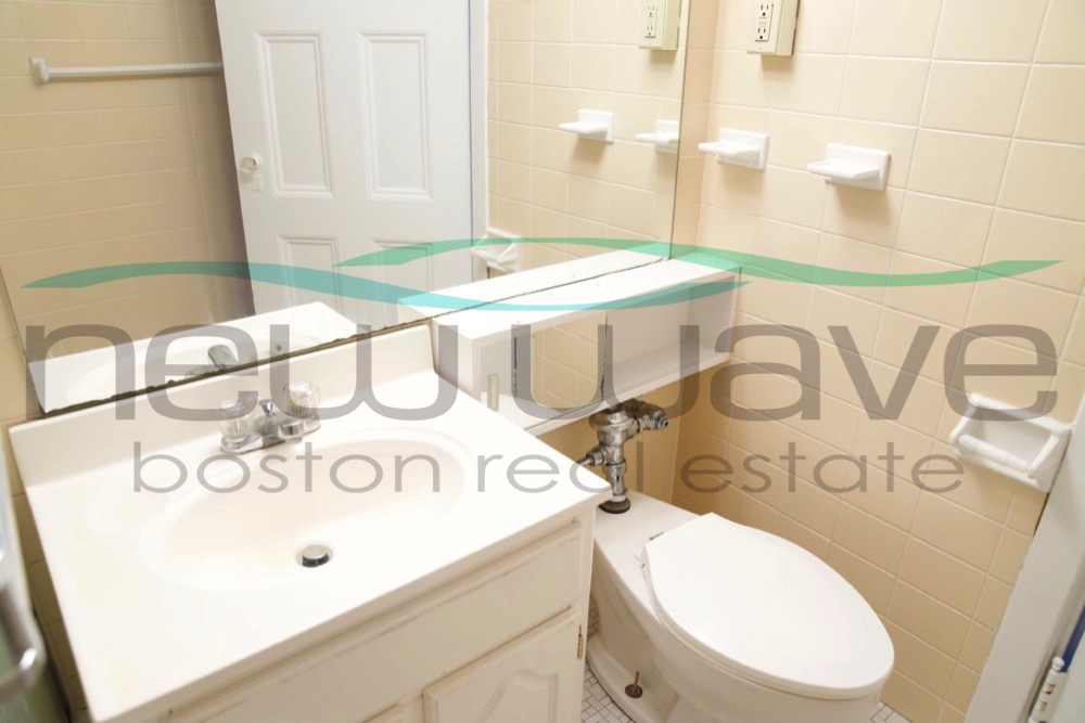 62 Boylston St, Downtown