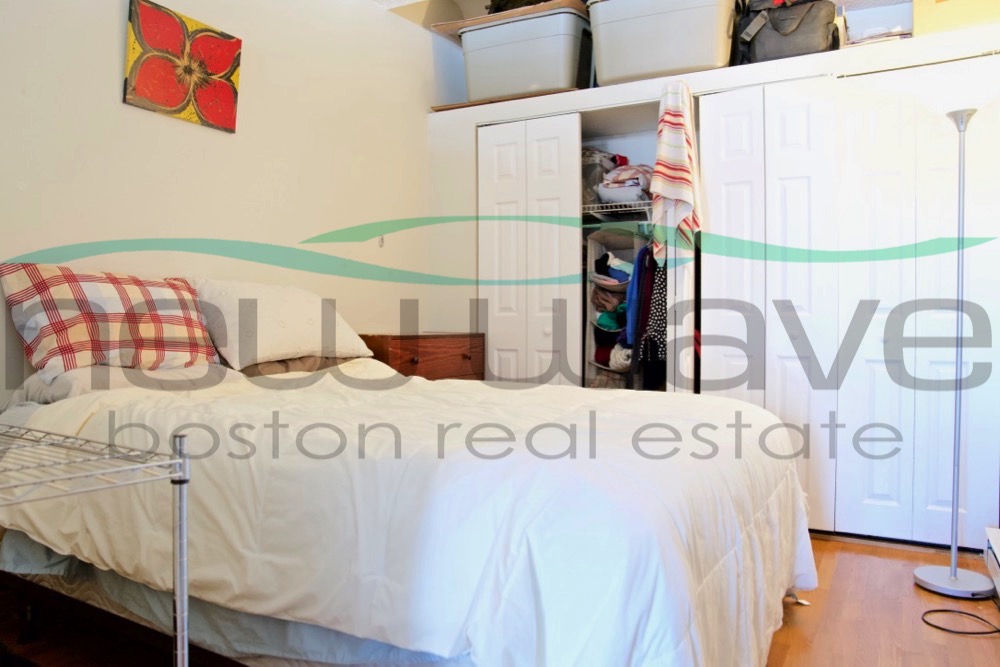 12 Stoneholm St, Fenway