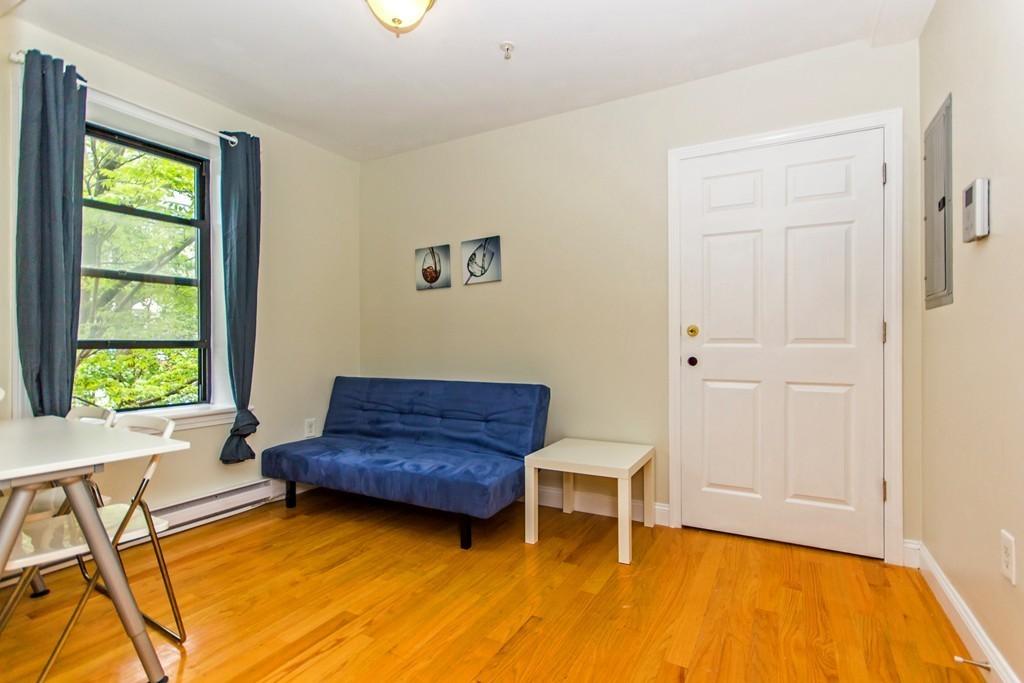 106 Tyler St, Chinatown