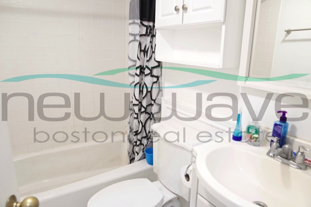 390 Riverway, Mission Hill