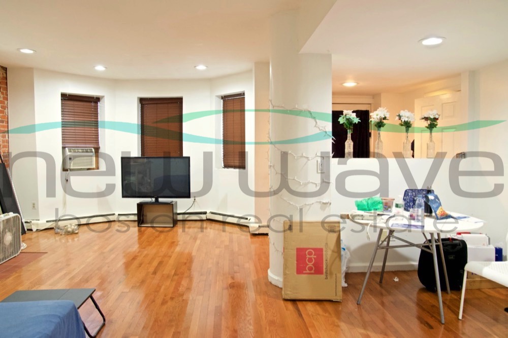 390 Riverway, Mission Hill