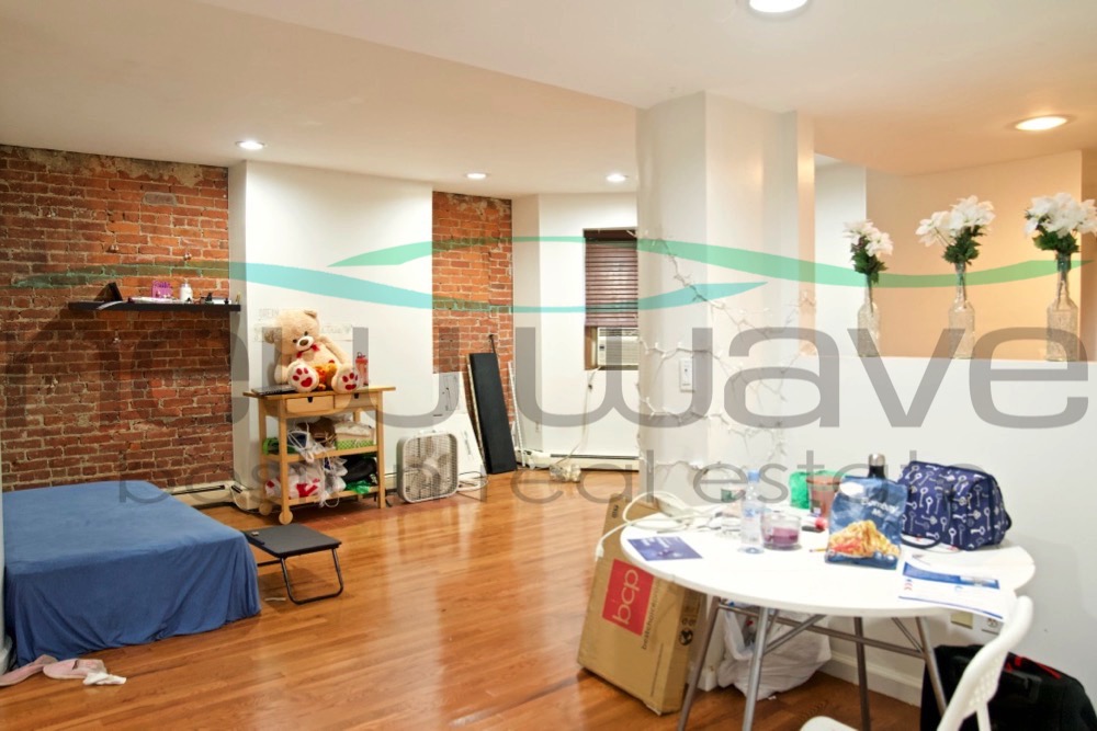 390 Riverway, Fenway