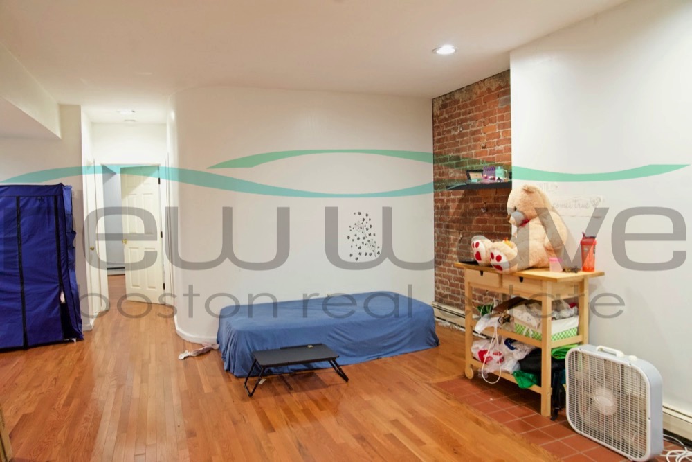 390 Riverway, Mission Hill