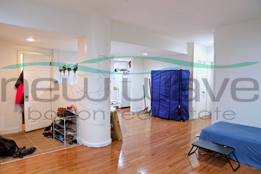 390 Riverway, Fenway