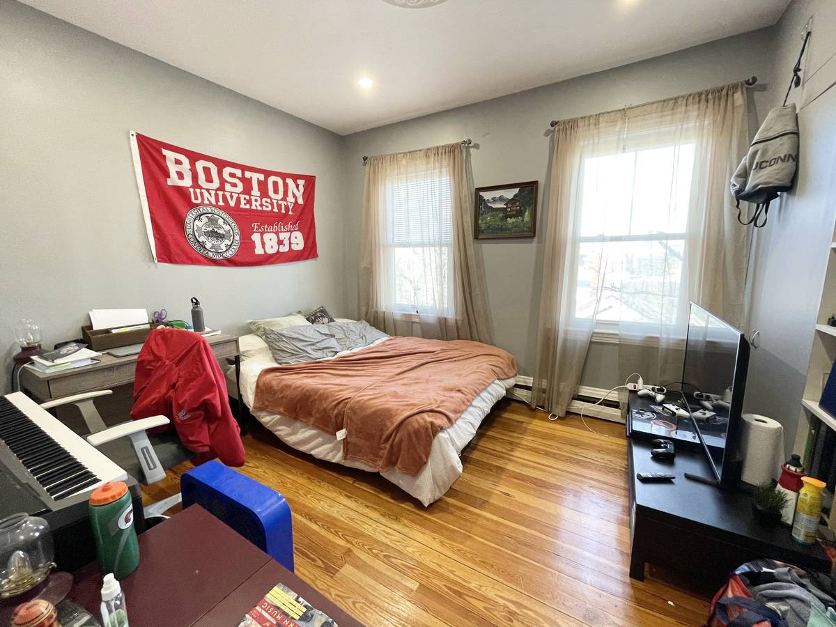 18 Sunset St, Mission Hill