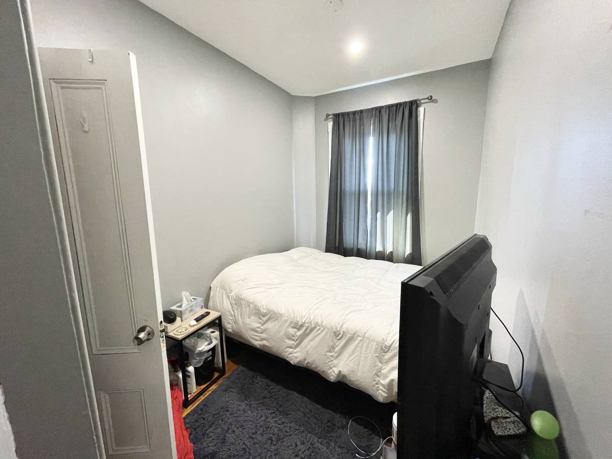 18 Sunset St, Mission Hill