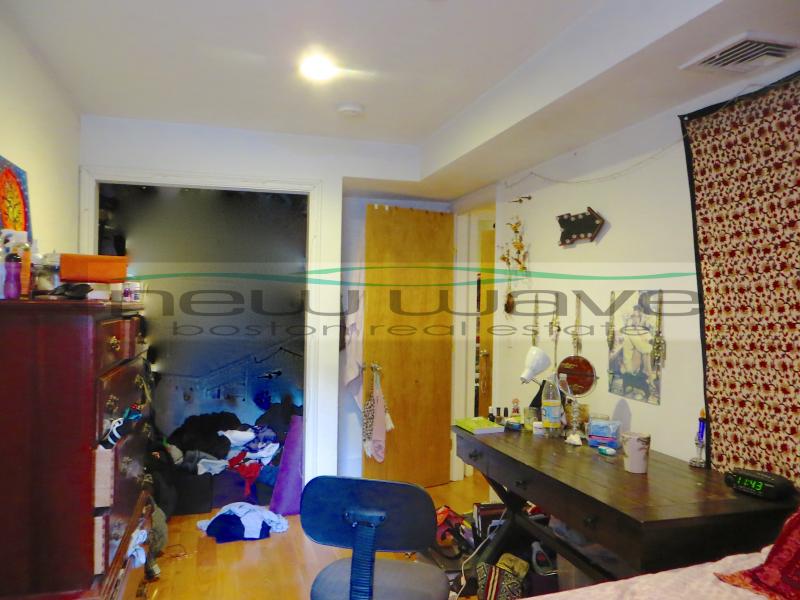 64 Louis Prang St, Fenway