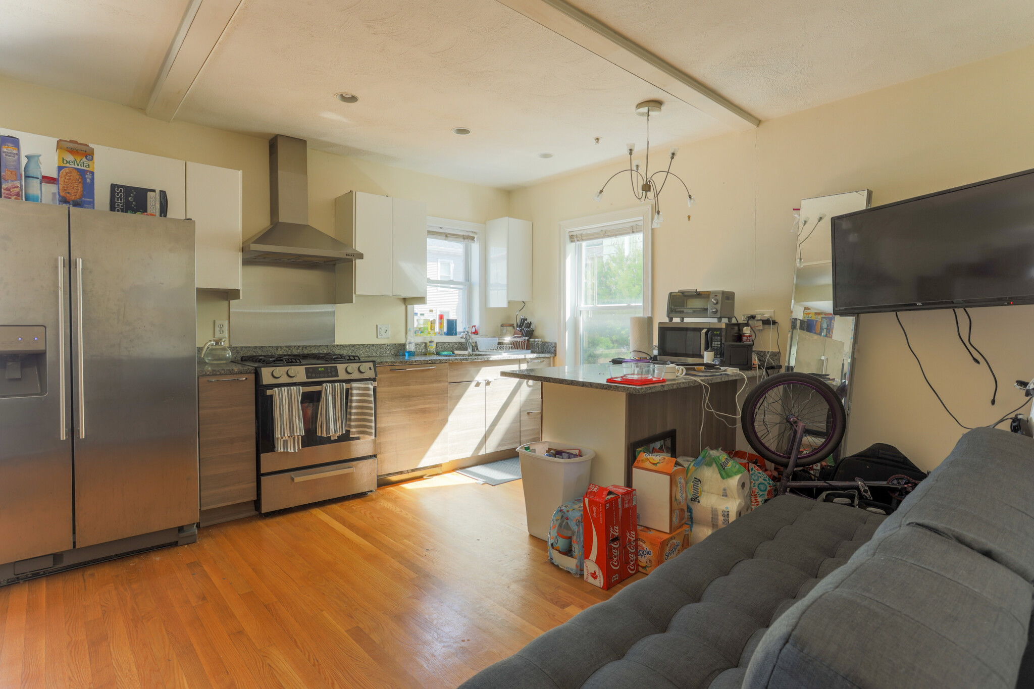 128 Hillside St, Mission Hill