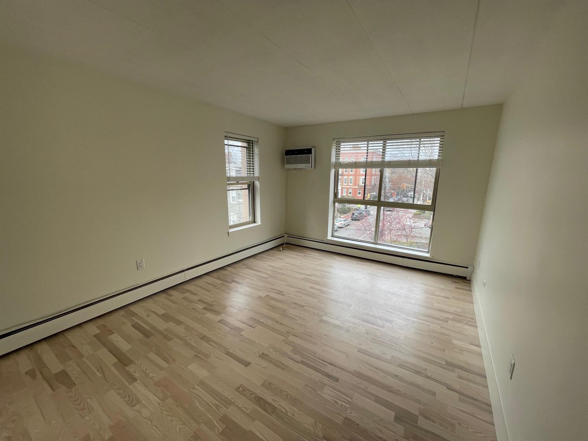 16 Trowbridge St, Central Square