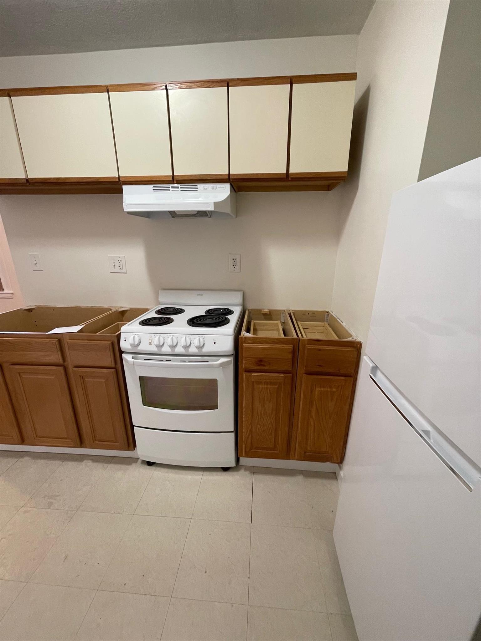 14 Garrison Ave, Teele Square