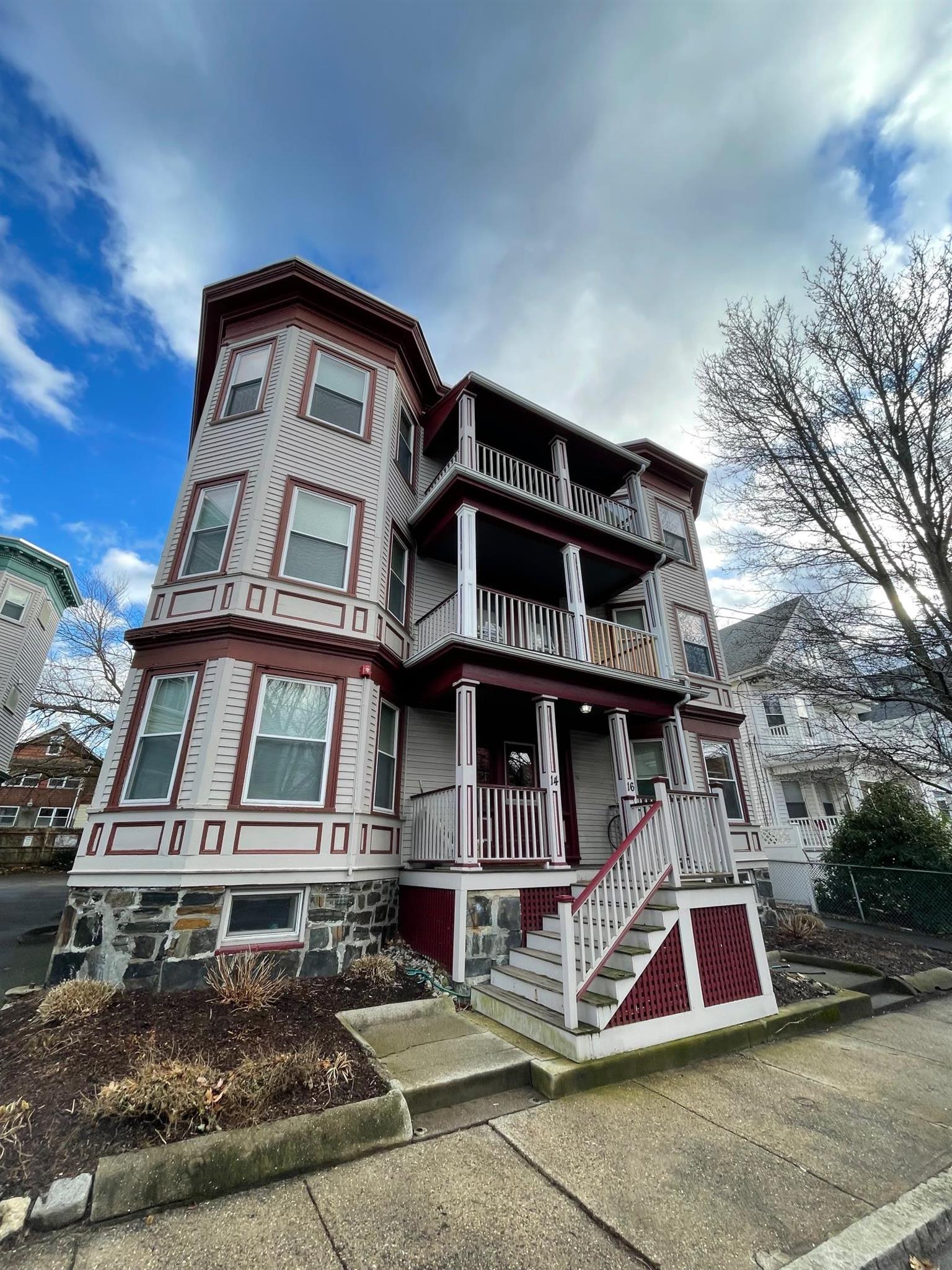 14 Garrison Ave, Teele Square