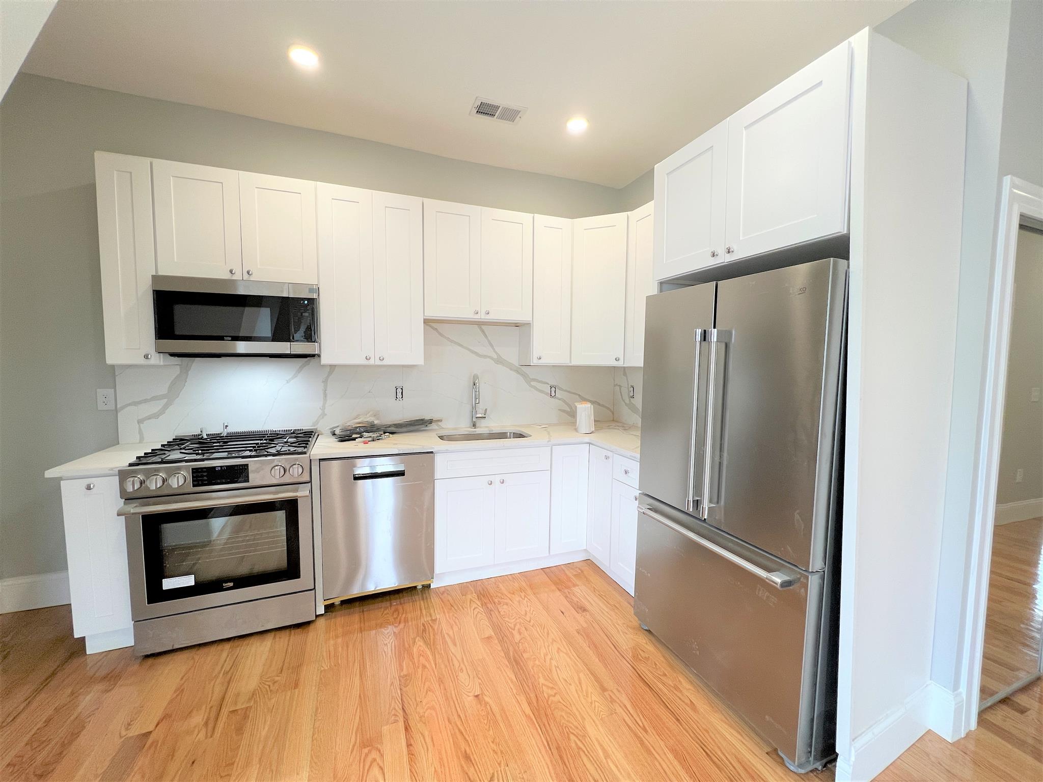 73 Pearl St, East Somerville