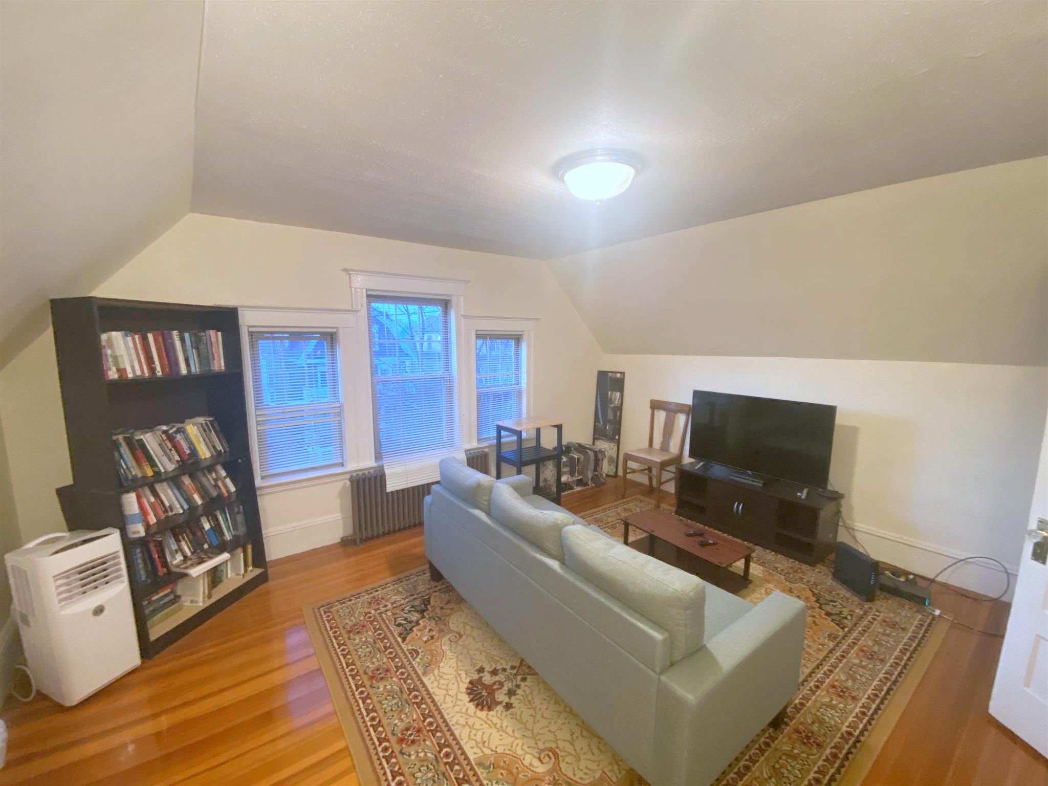 125 Highland Rd, Davis Square