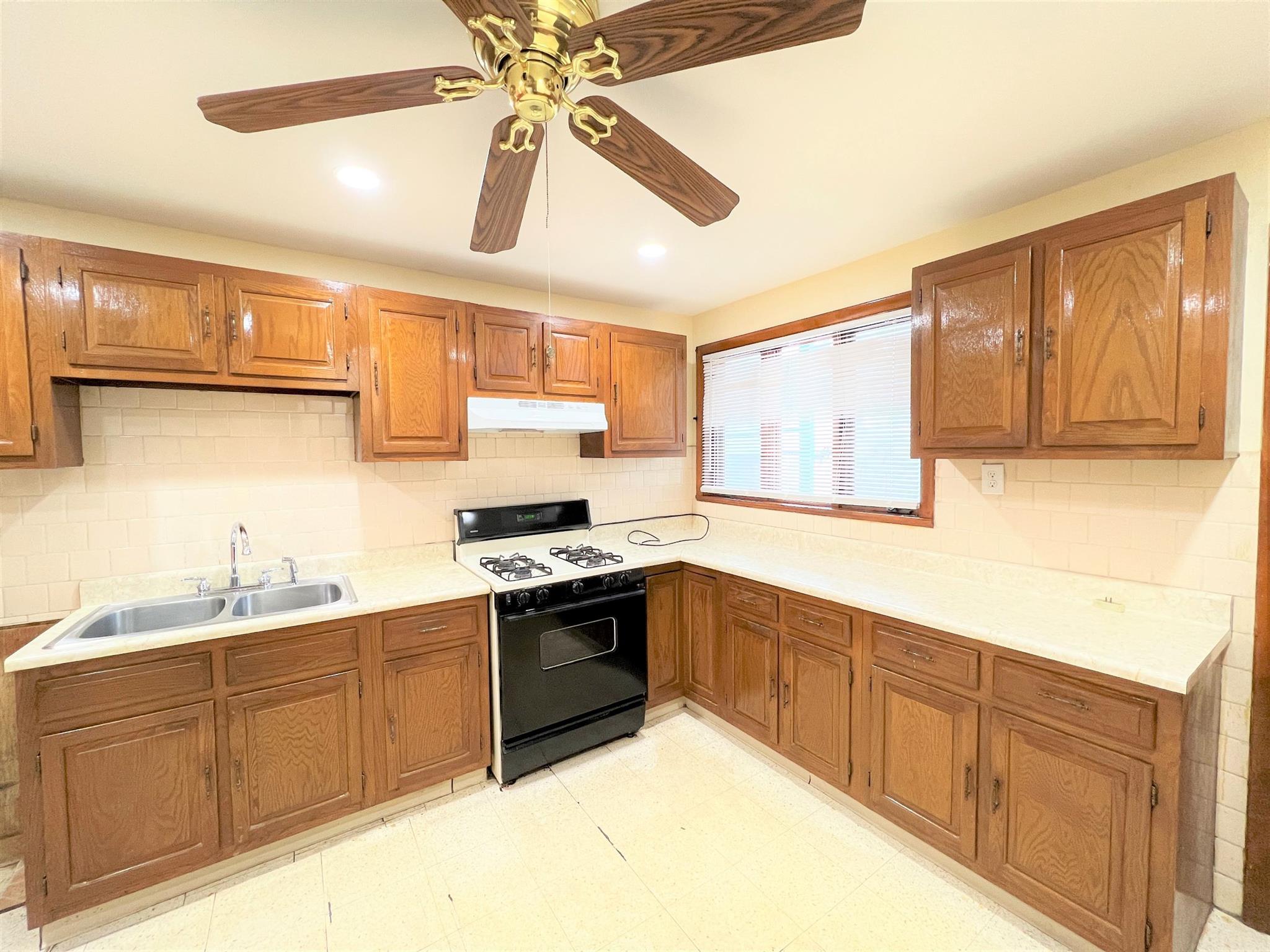 227 Holland St, Davis Square