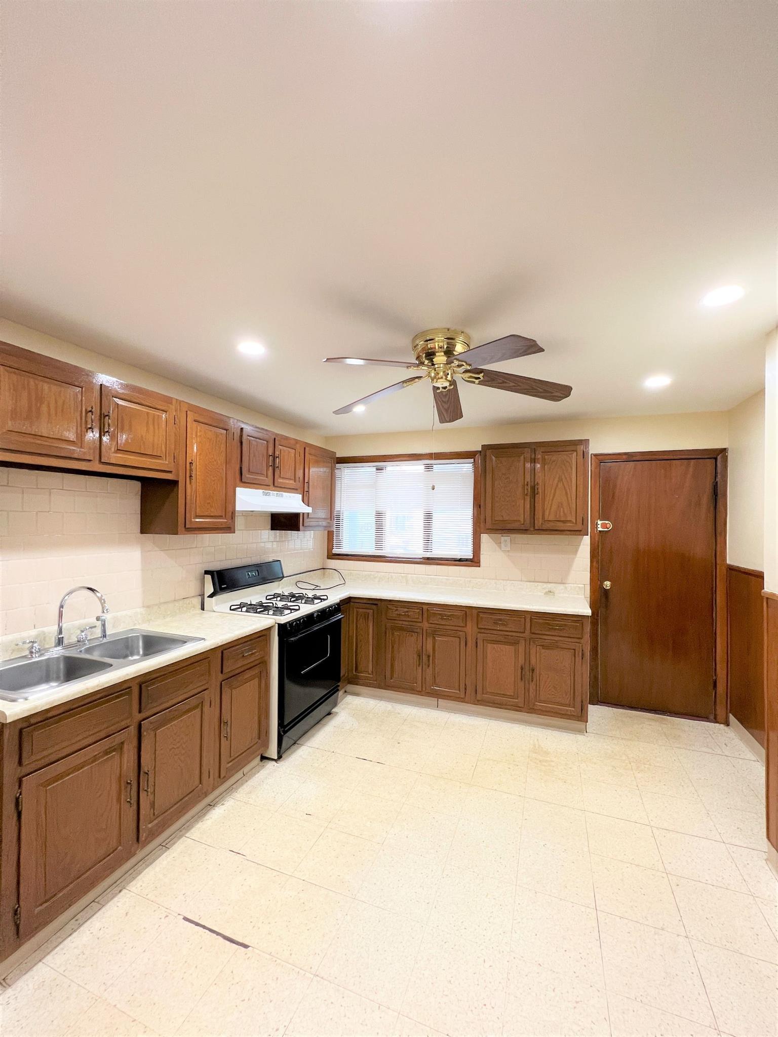 227 Holland St, Davis Square