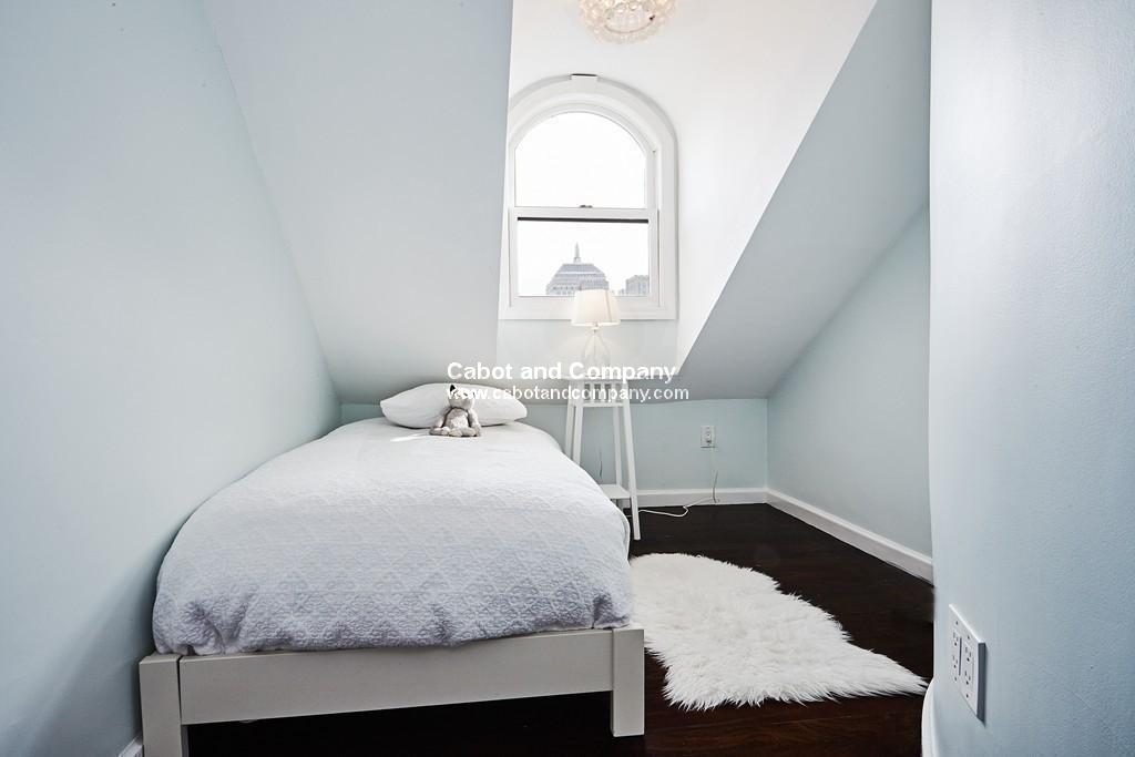 124 Beacon St, Back Bay