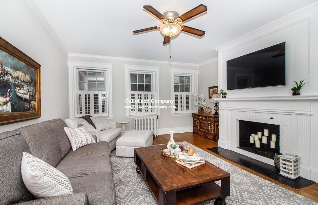 250 Commonwealth Ave, Back Bay