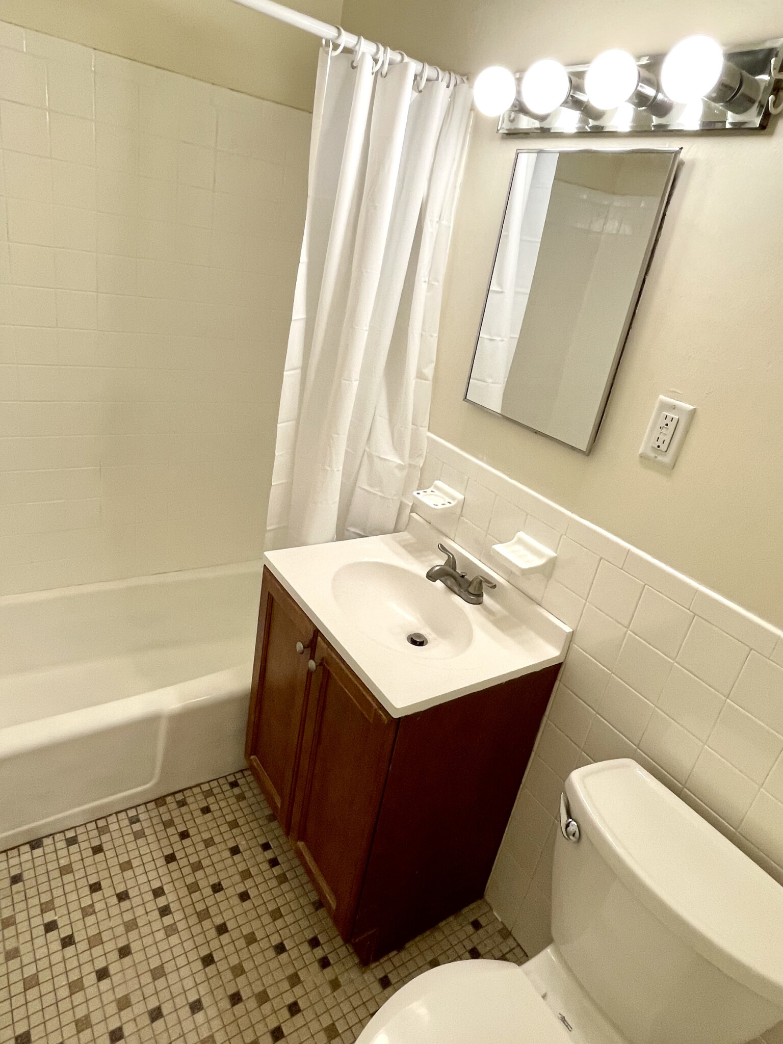 34 Isabella St, Back Bay