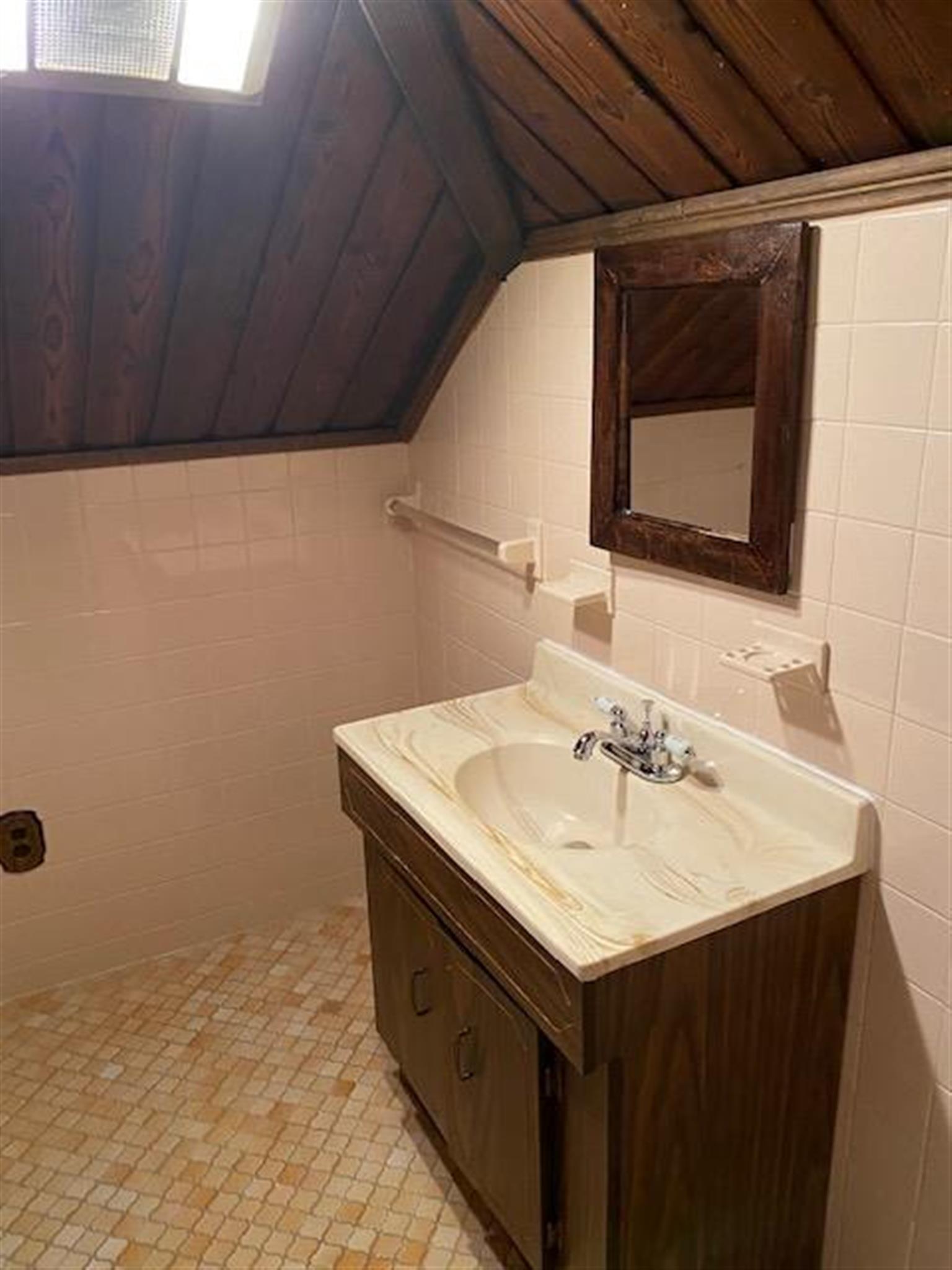 18 Early Ave, Medford