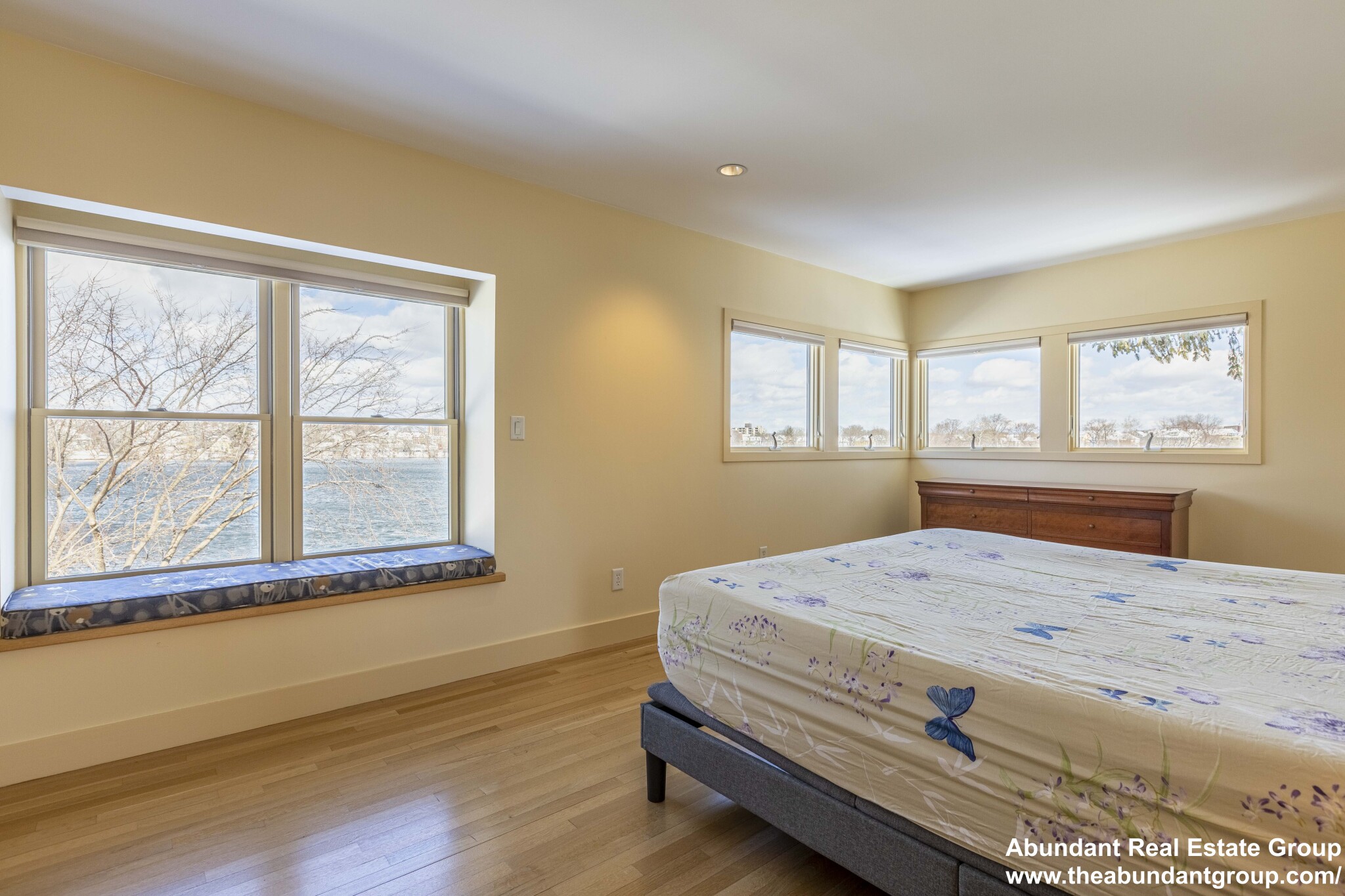 104 Spy Pond Pkwy, Arlington