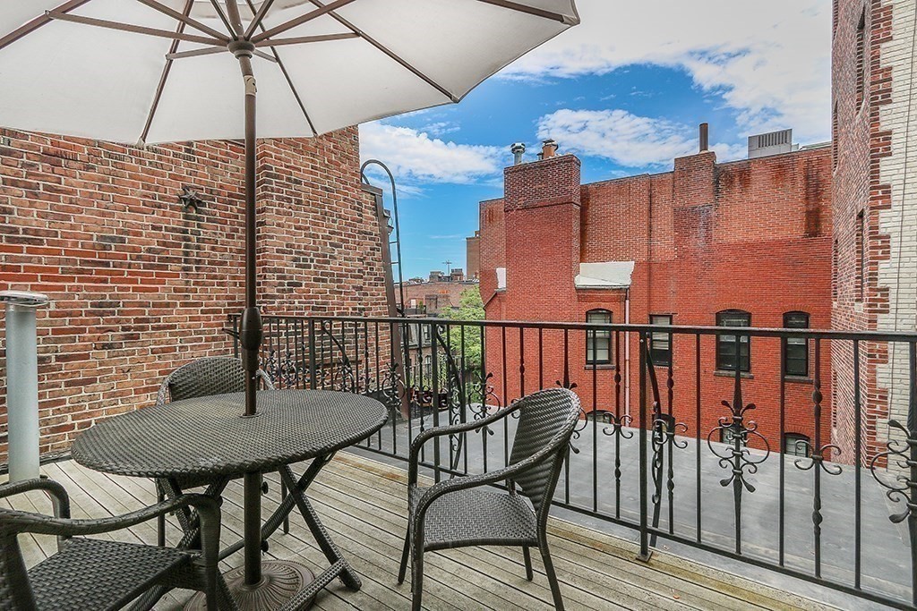 319 Dartmouth St, Back Bay