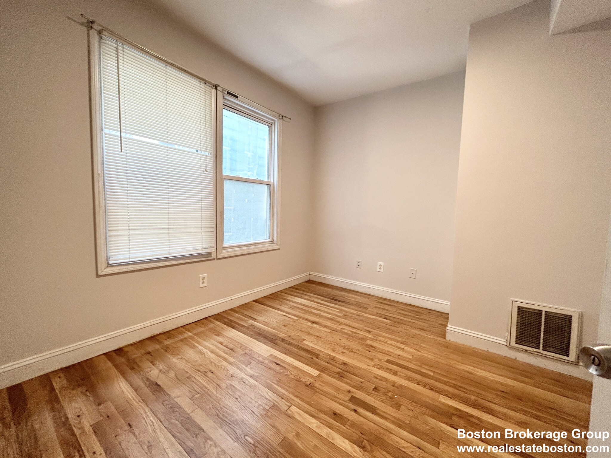 733 Parker St, Mission Hill