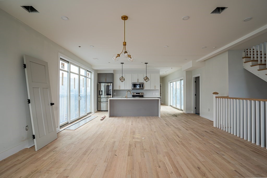 17 West Bellflower, Dorchester