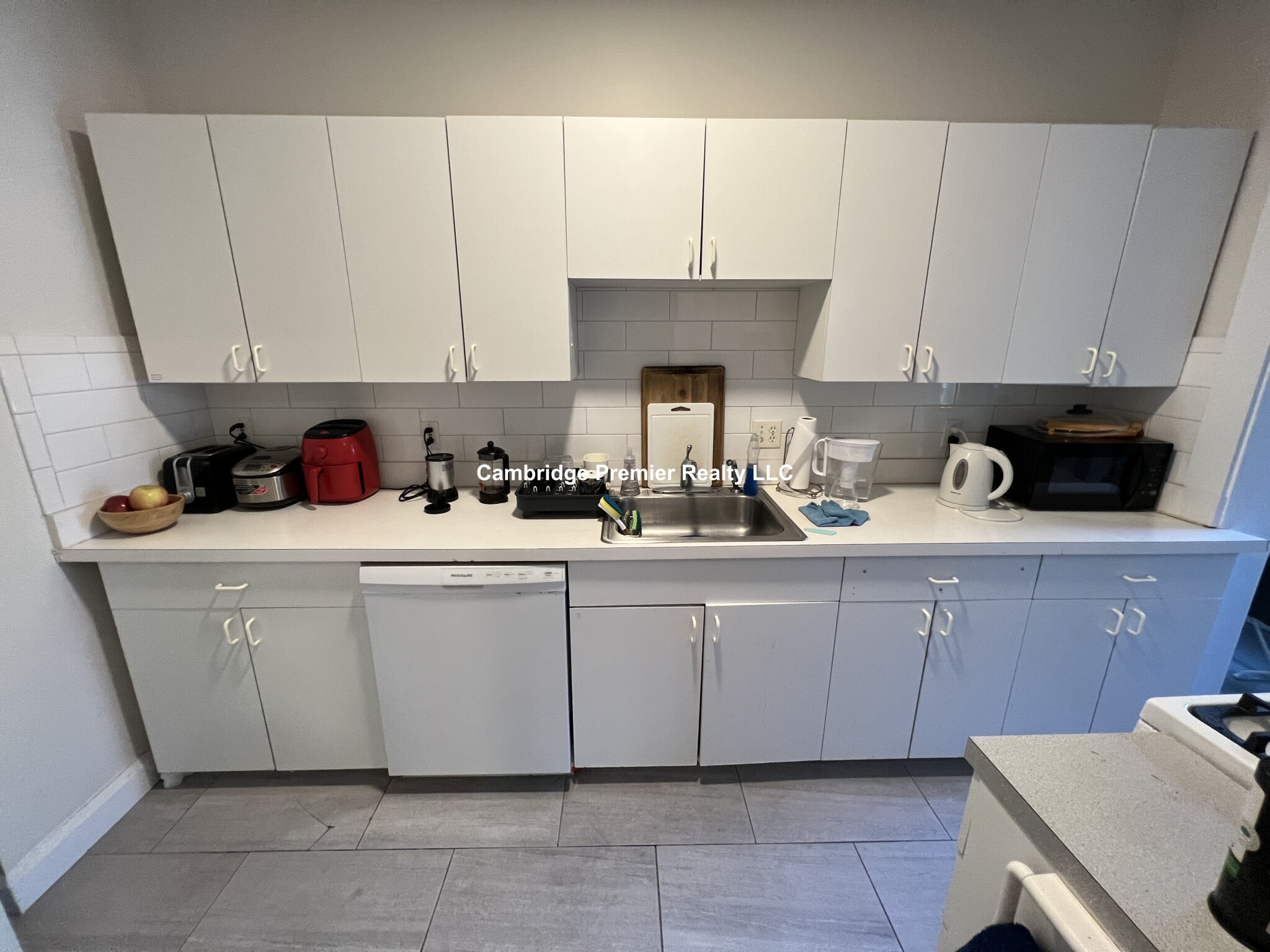 3 Linnaean St, Neighborhood Nine