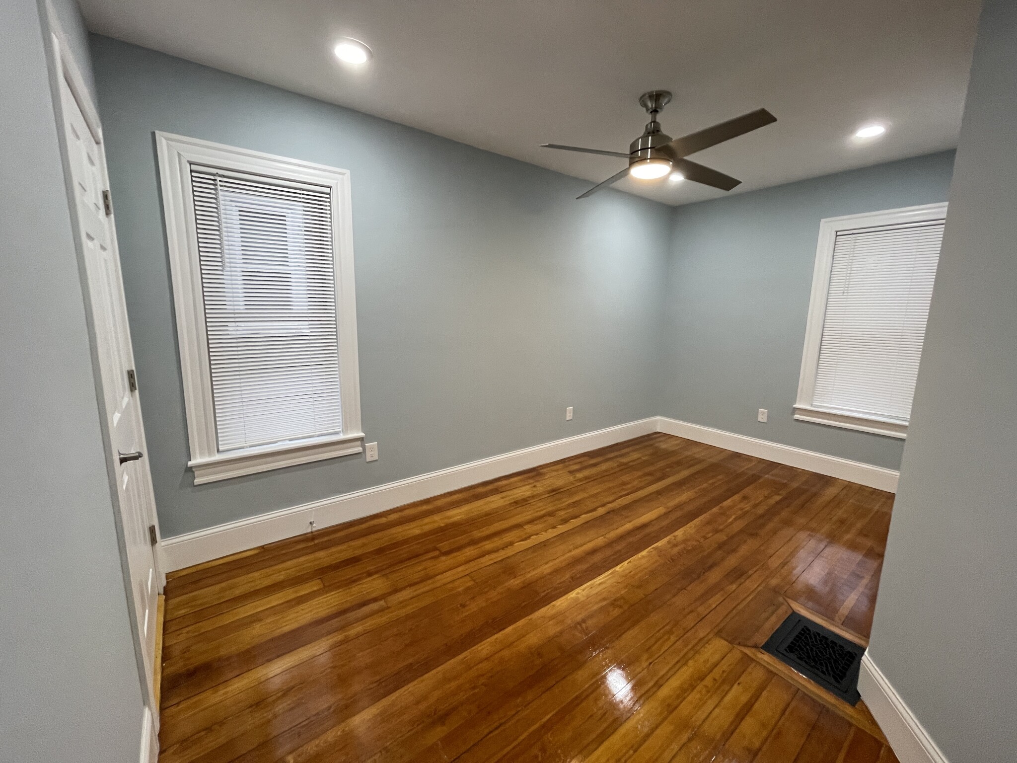 3 Mossland St, Porter Square