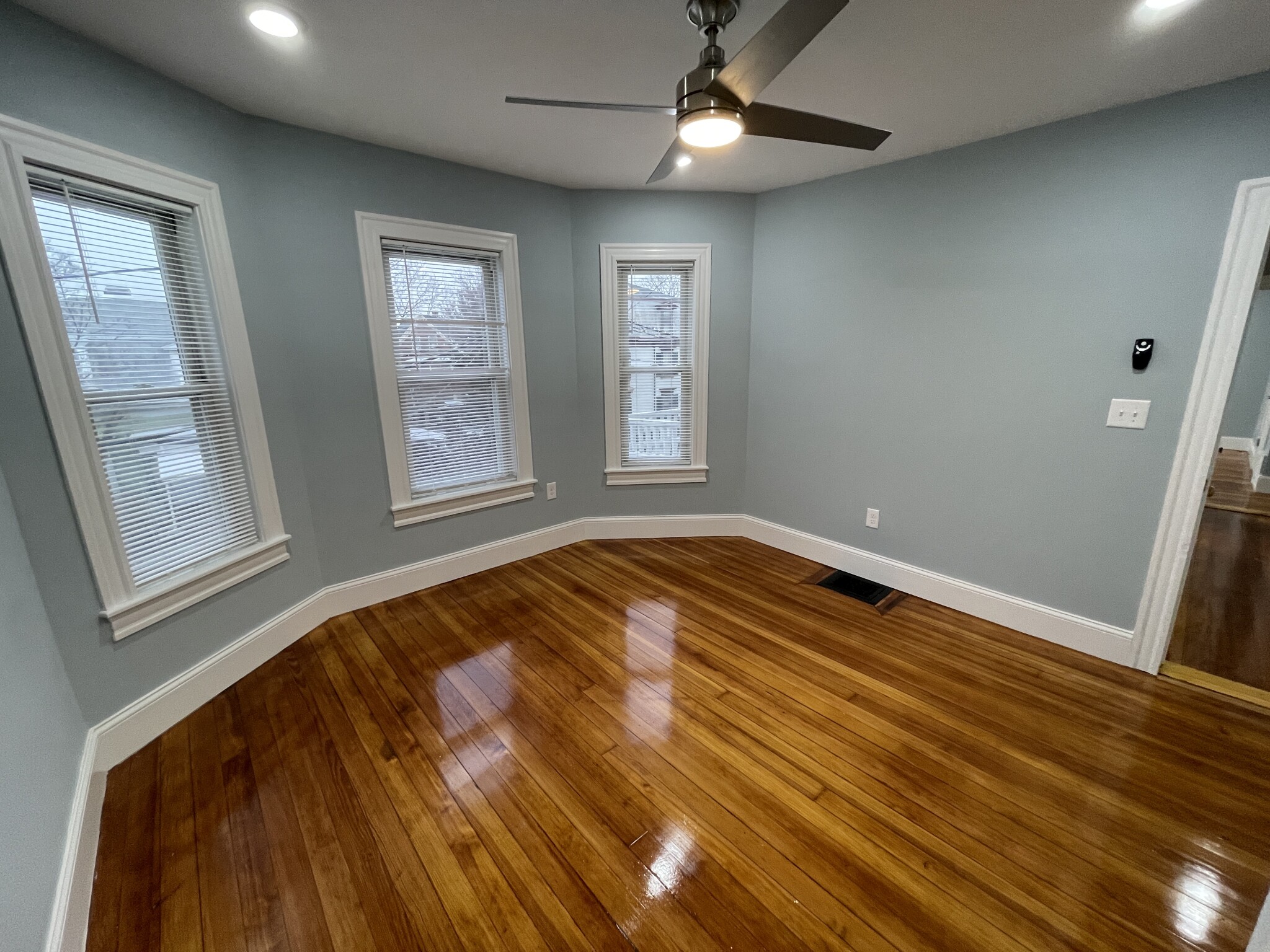 3 Mossland St, Porter Square