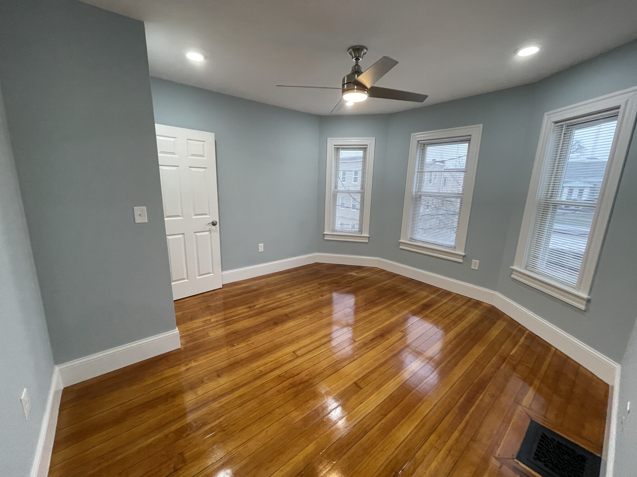 3 Mossland St, Porter Square